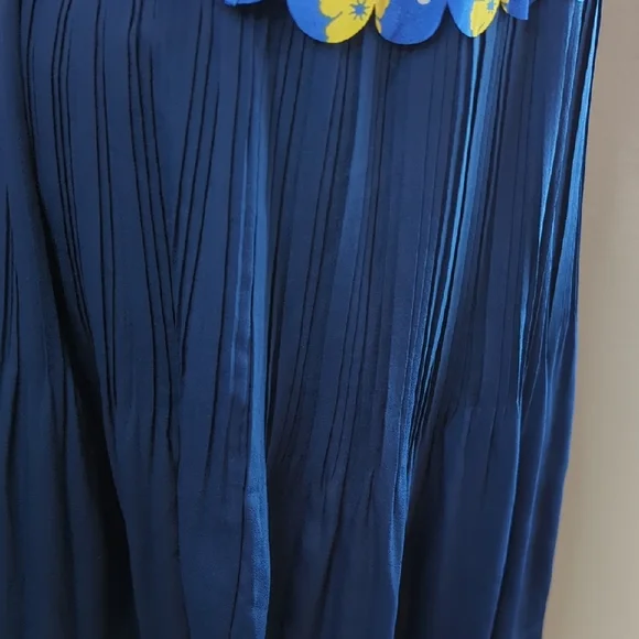 Chic Blue Floral Dress with Yellow Accents - Picture 9 of 12